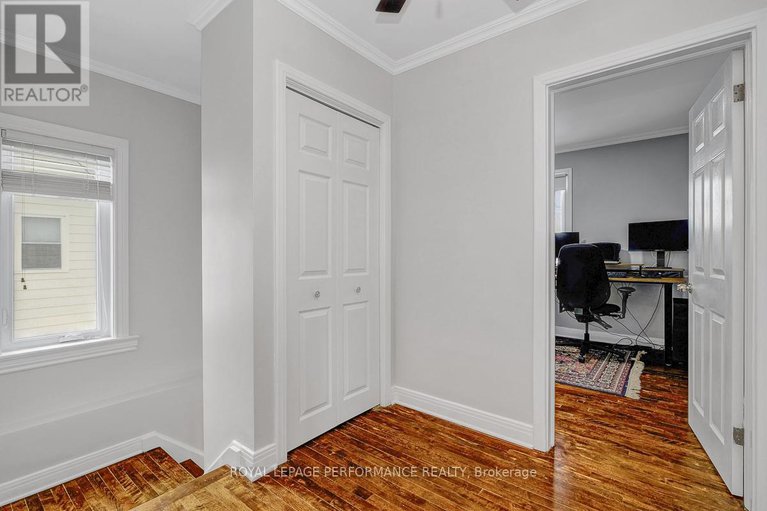 29432301/532-alesther-street/overbrookcastle-heights/ottawa/ontario/K1K1J3_18