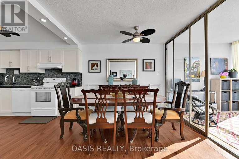 29432308/1108-2760-carousel-crescent/emerald-woodssawmill-creek/ottawa/ontario/K1T2N4_13