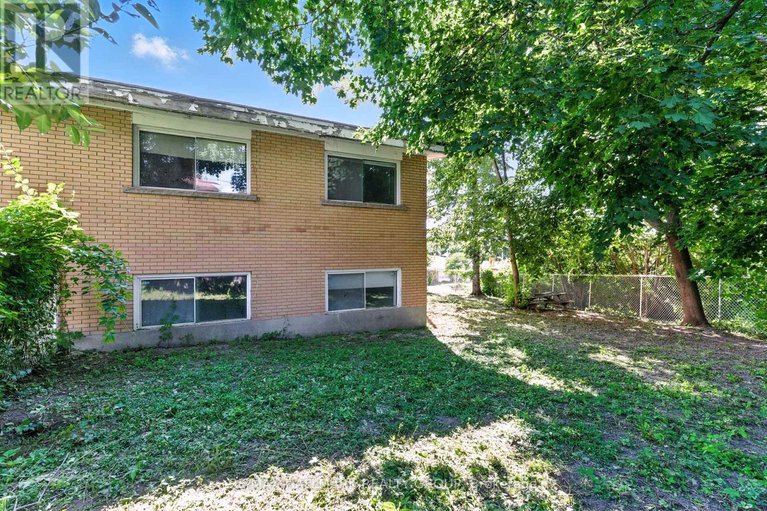 28647826/1127-maitland-avenue/copeland-park/ottawa/ontario/K2C2B8_38