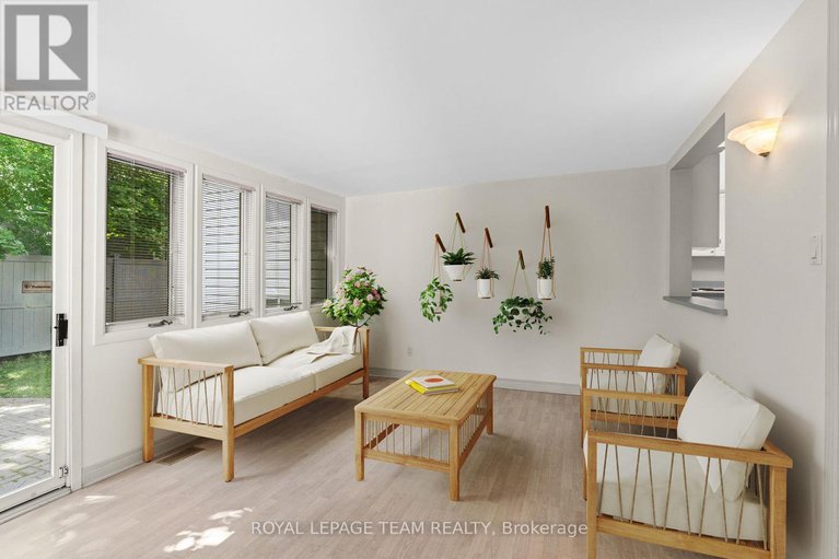 28660553/1952-fairbanks-avenue/alta-vistafaircrest-heights/ottawa/ontario/K1H5Y4_13