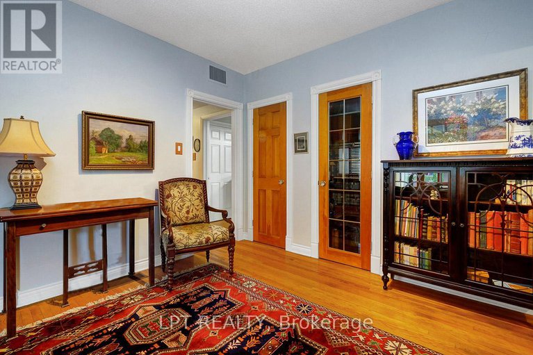 28230942/169-roger-road/faircrest-heights/ottawa/ontario/K1H5C7_27