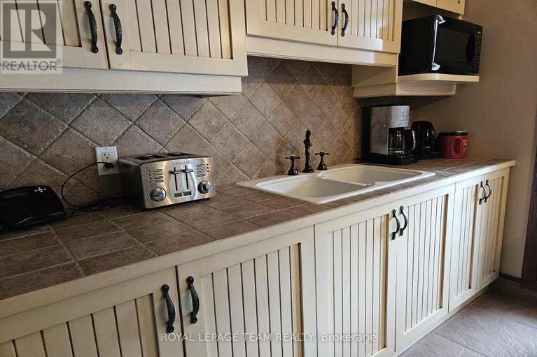 28765946/5849-queenscourt-crescent/manotick-east-to-manotick-station/ottawa/ontario/K4M1K3_42