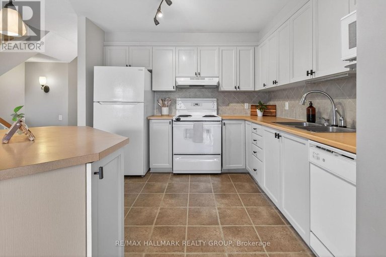 29559732/74-404-hillsboro-private/emerald-meadowstrailwest/ottawa/ontario/K2M3B2_5