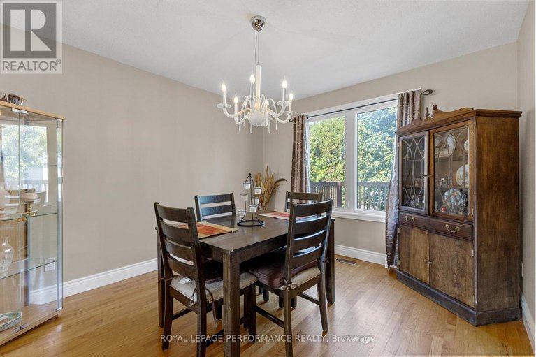 28918371/1936-longman-crescent/chateauneuf/ottawa/ontario/K1C5G6_8