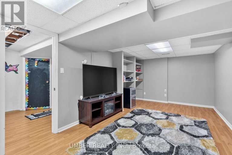 28623557/1130-st-emmanuel-terrace/convent-glen-north/ottawa/ontario/K1C2J7_39