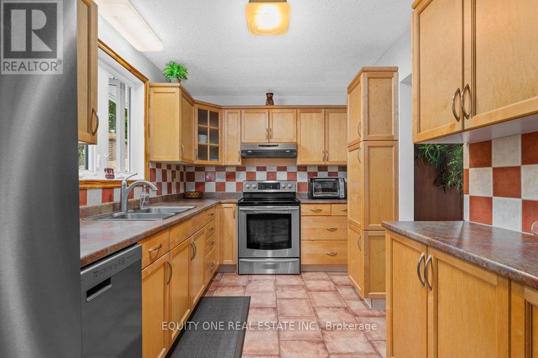 28495374/542-sirois-avenue/overbrookcastle-heights/ottawa/ontario/K1K1H4_17