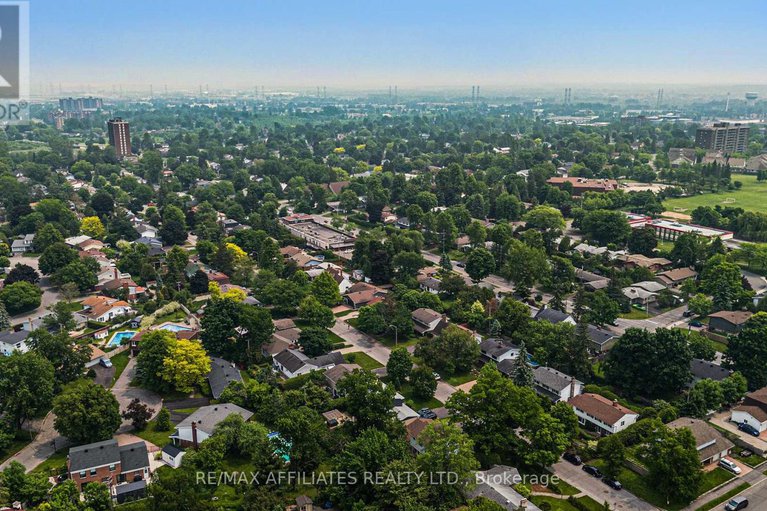 28447664/211-1705-playfair-drive/playfair-park/ottawa/ontario/K1H8P6_21