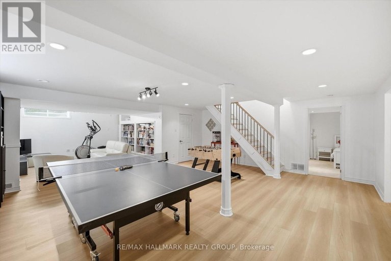 29425296/1660-country-walk-drive/chapel-hill/ottawa/ontario/K1C8E2_37