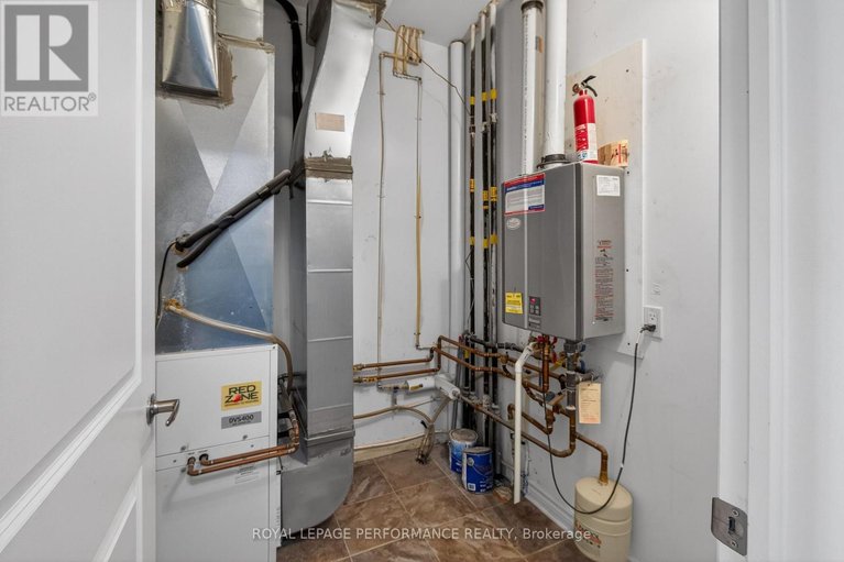 29446146/116-120-prestige-circle/chatelaine-village/ottawa/ontario/K4A1B4_16