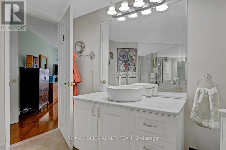 28176941/302a-62-donald-street/overbrook/ottawa/ontario/K1K1N2_31
