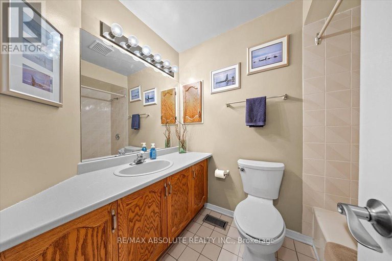 28645750/8-pine-needles-court/stittsville-central/ottawa/ontario/K2S1G5_29