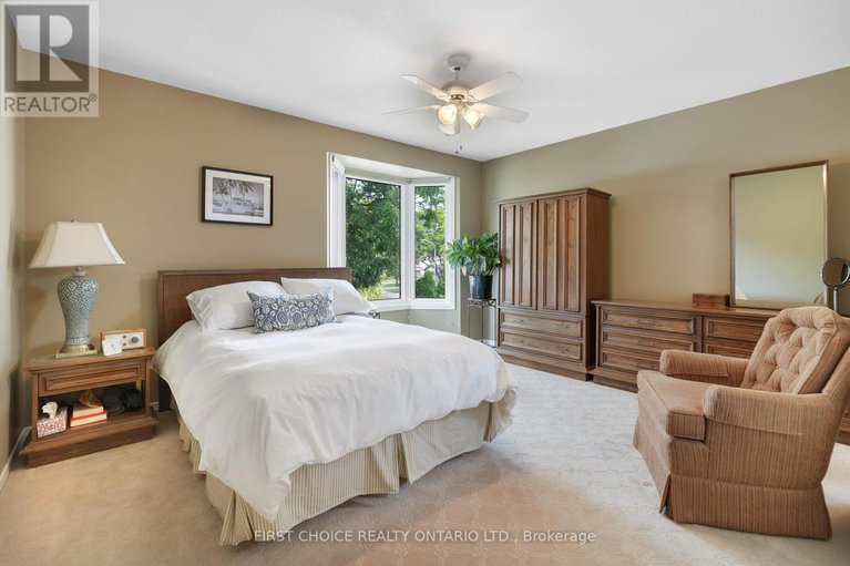 28890065/1631-wainfleet-street/chateauneuf/ottawa/ontario/K1C3G3_21