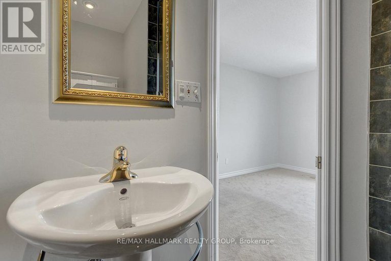 29492745/261-bruyere-street/lower-town/ottawa/ontario/K1N5E5_21