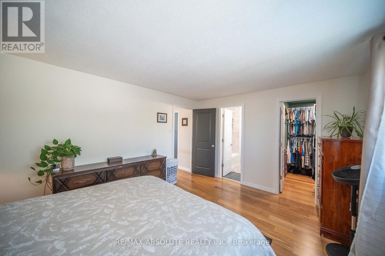 28869002/198-hoylake-crescent/bilberry-creekqueenswood-heights/ottawa/ontario/K1E2M8_24