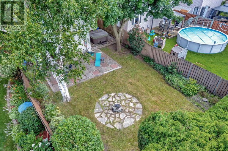 28643717/433-duvernay-drive/queenswood-heights-south/ottawa/ontario/K1E2N7_29