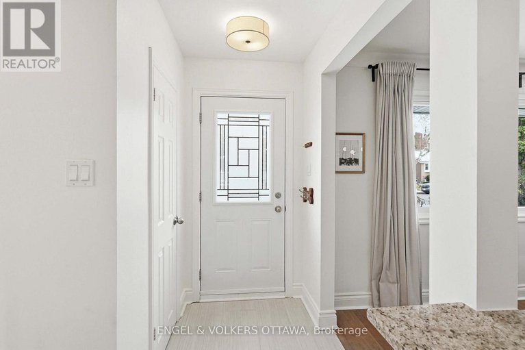 29105494/1260-henry-farm-drive/copeland-park/ottawa/ontario/K2C2E2_4