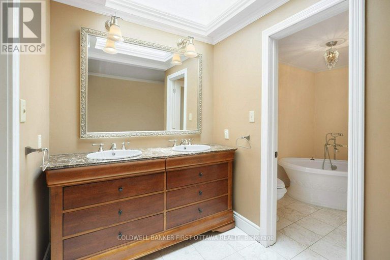 28976425/543-besserer-street/sandy-hill/ottawa/ontario/K1N6C6_21