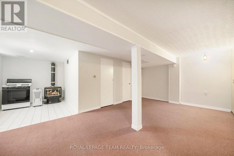 28776811/367-ravenhill-avenue/mckellarhighland/ottawa/ontario/K2A0J5_25