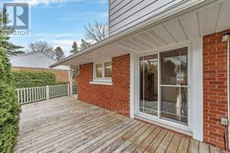 28367532/2099-balharrie-avenue-s/hawthorne-meadows/ottawa/ontario/K1G1G4_21