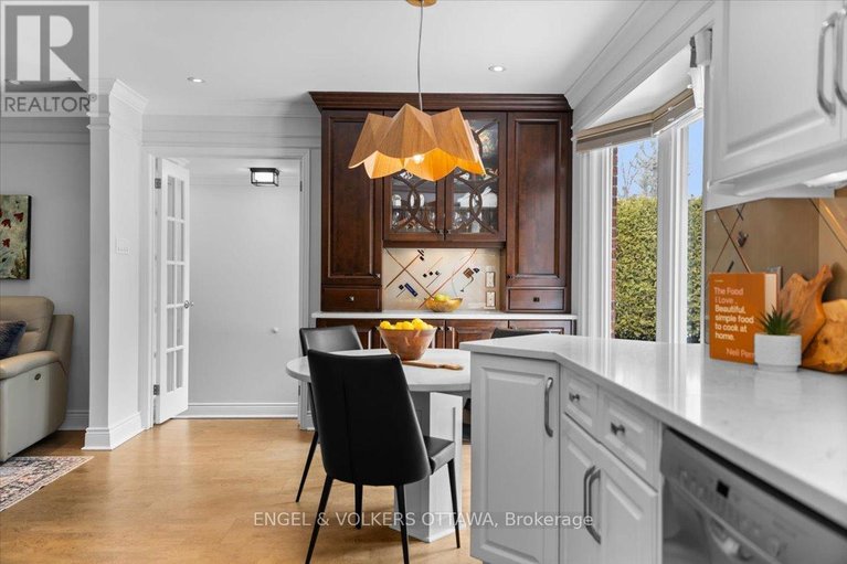 29548999/33-okanagan-drive/bruce-farmgraham-parkqualicumbellands/ottawa/ontario/K2H7E9_22