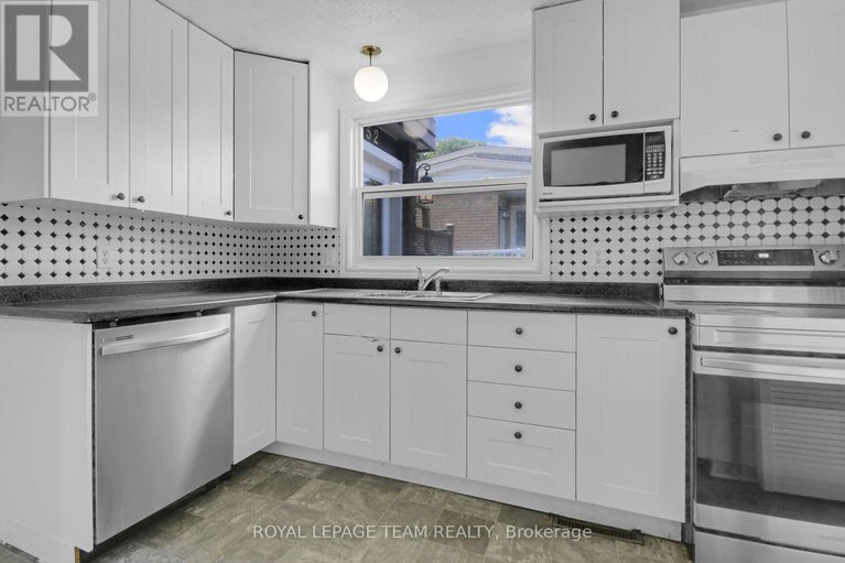 28738547/52-bowhill-avenue/borden-farmstewart-farmcarleton-heightsparkwood-hills/ottawa/ontario/K2E6S7_13