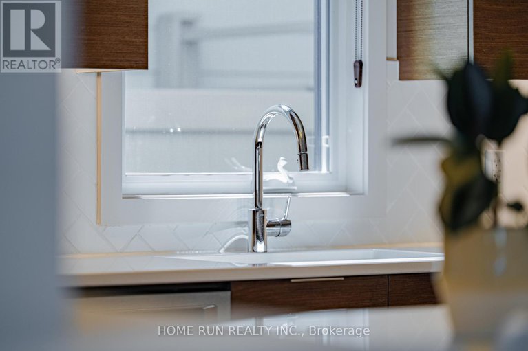 29069528/899-ralph-hennessy-avenue/riverside-southgloucester-glen/ottawa/ontario/K1X0B1_13