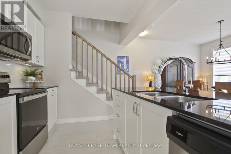 28291753/506-oldenburg-avenue/btwn-franktown-rd-fallowfield-rd/ottawa/ontario/K0A2Z0_10