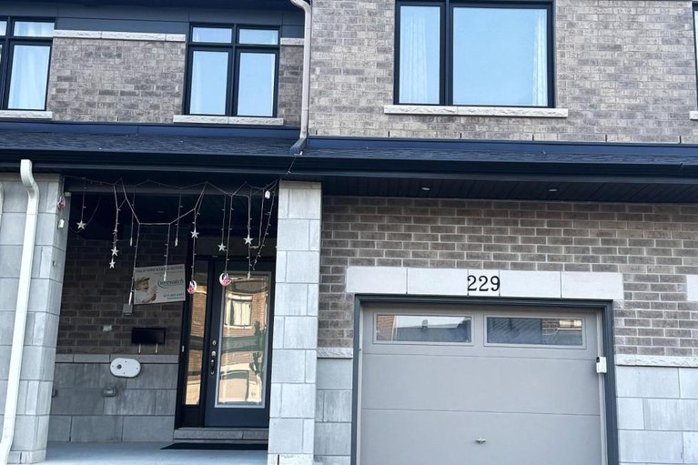 28748327/229-zinnia-way/riverside-southgloucester-glen/ottawa/ontario/K4M0L4_1