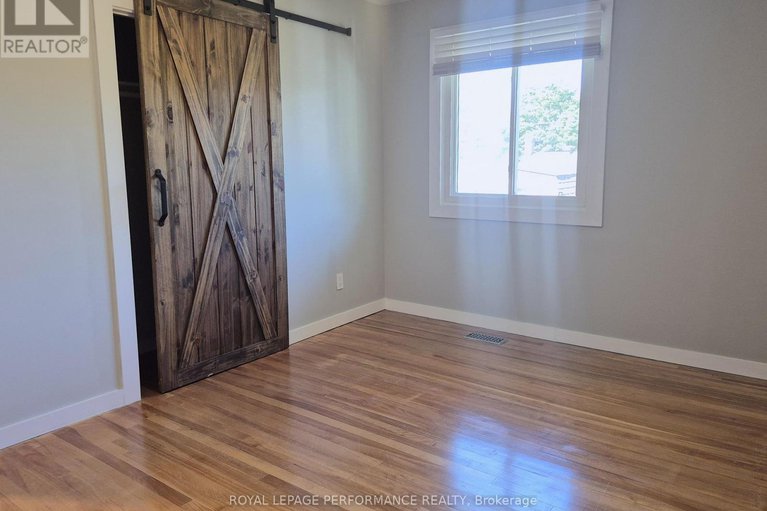 29035892/2529-roman-avenue/queensway-terrace-north/ottawa/ontario/K2B7X8_13