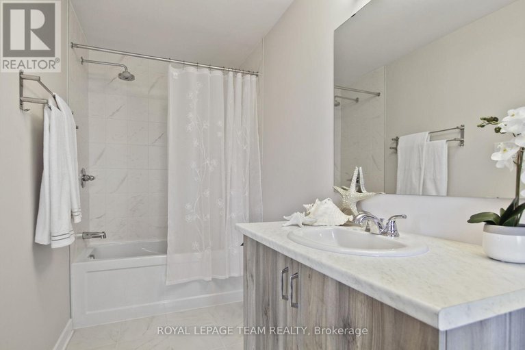 28291753/506-oldenburg-avenue/btwn-franktown-rd-fallowfield-rd/ottawa/ontario/K0A2Z0_29