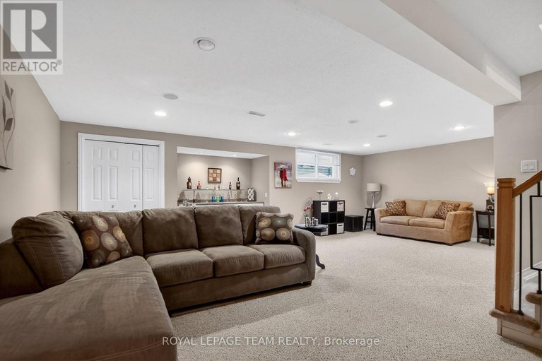 29366055/20-river-oaks-court/stittsville-central/ottawa/ontario/K2S1L3_42