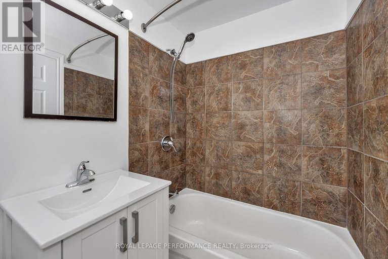 28502745/622-borthwick-avenue/castle-heightsrideau-high/ottawa/ontario/K1K2L9_18