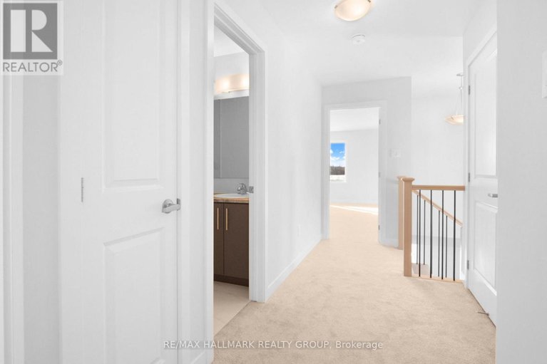 29360428/1944-hawker-private/huntley-ward-south-east/ottawa/ontario/K2M0M5_18