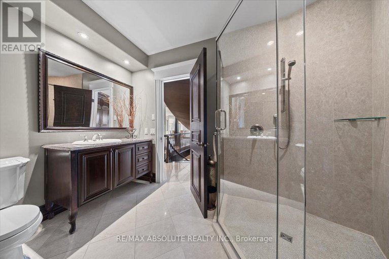 28246473/124-biltmore-crescent/btwn-franktown-rd-fallowfield-rd/ottawa/ontario/K2S2C6_24