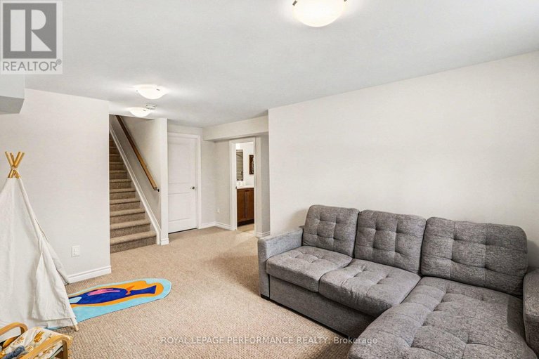 29540688/14-academie-street/embrun/russell/ontario/K0A1W0_34