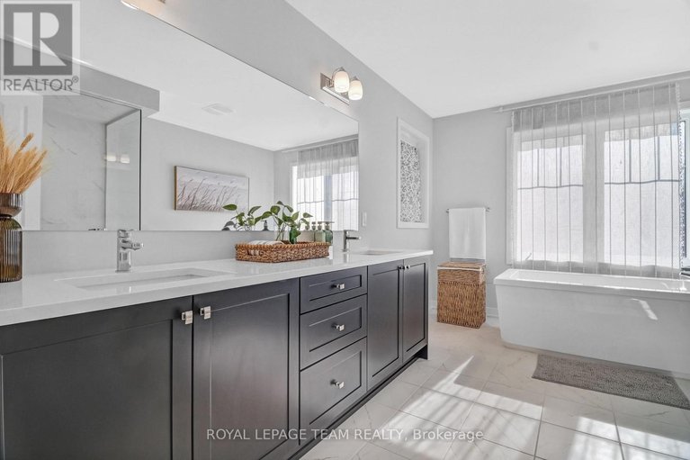 29634186/647-cygnus-street/half-moon-bay/ottawa/ontario/K2J7A9_17