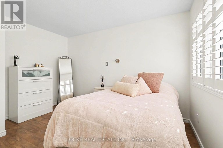 29468634/6020-longleaf-drive/orleans-village/ottawa/ontario/K1W1J2_29