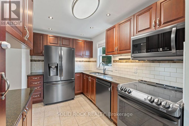 28618076/33-benlark-road/on-the-green/ottawa/ontario/K2J2L5_20