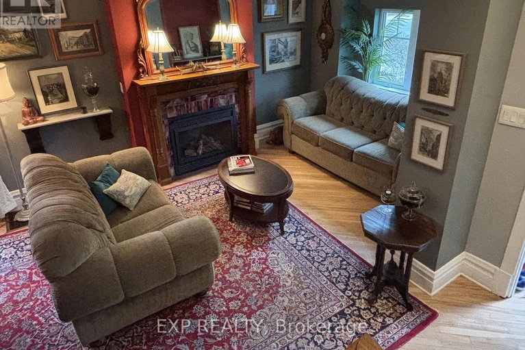 29677911/145-blackburn-avenue/sandy-hill/ottawa/ontario/K1N8A6_6