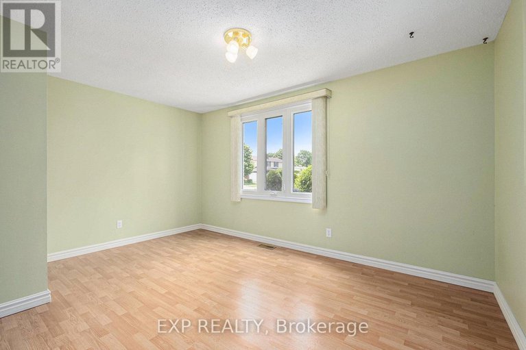 28500689/75-chesterton-drive/borden-farmstewart-farmcarleton-heightsparkwood-hills/ottawa/ontario/K2E5T5_16
