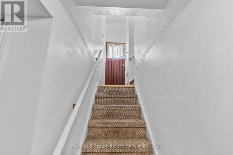 29657775/2075-neepawa-avenue/carlingwood/ottawa/ontario/K2A3L7_32