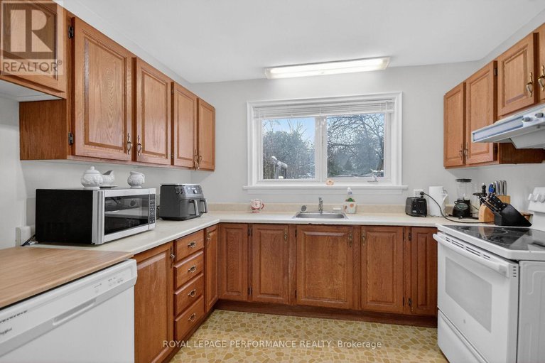 29195937/19-mowat-street/carson-grove/ottawa/ontario/K1J6R1_26