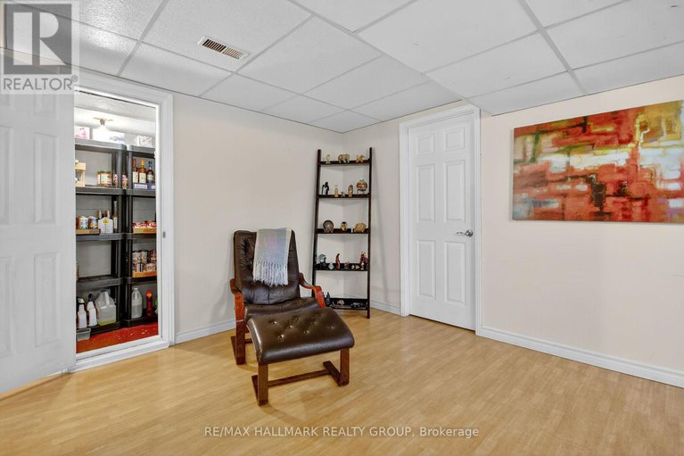 29053802/838-balsam-drive/chatelaine-village/ottawa/ontario/K1E1B7_29