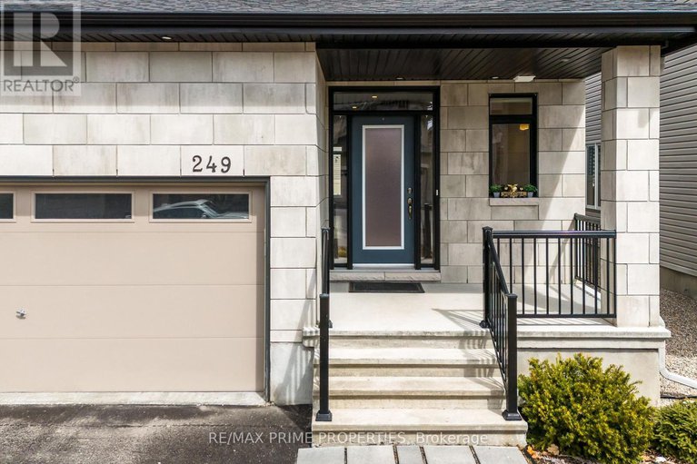 28820804/249-fountainhead-drive/mer-bleuebradley-estatesanderson-park/ottawa/ontario/K1W0H4_3