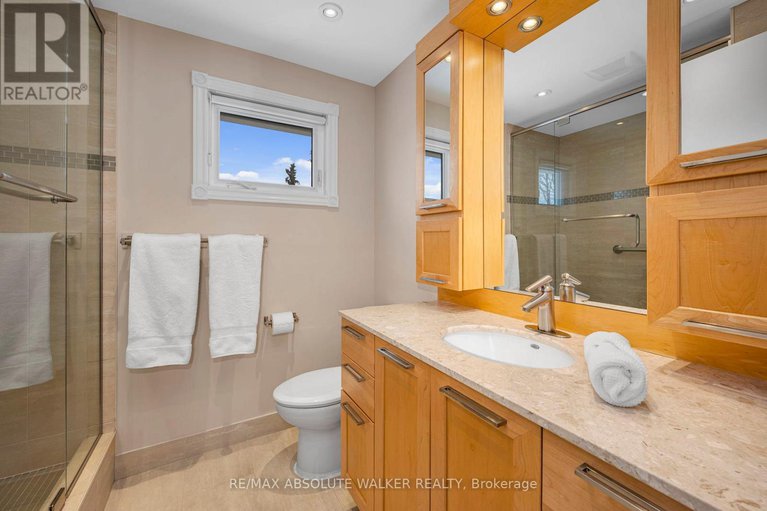 29426373/944-raftsman-lane/convent-glen/ottawa/ontario/K1C2V8_29