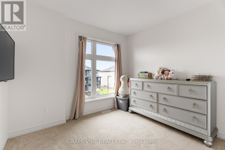 28472373/60-verglas-lane/mer-bleuebradley-estatesanderson-park/ottawa/ontario/K1W0R2_26