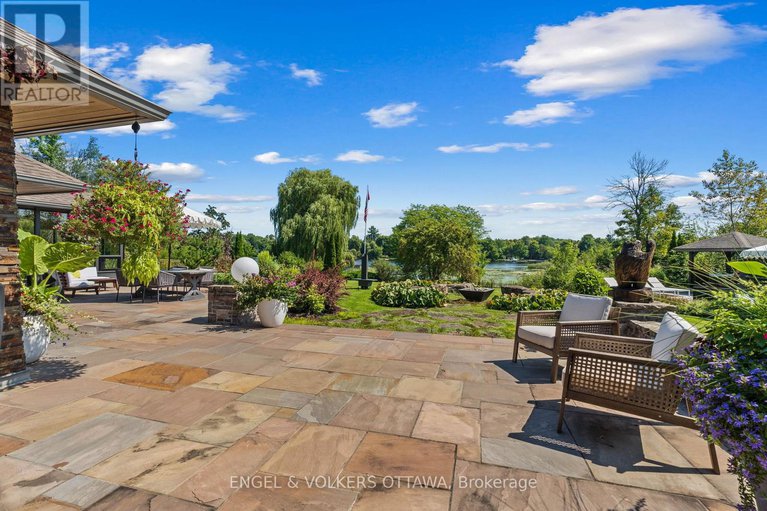 28961794/6351-rideau-valley-drive-n/manotick-south-to-roger-stevens/ottawa/ontario/K4M1B3_11