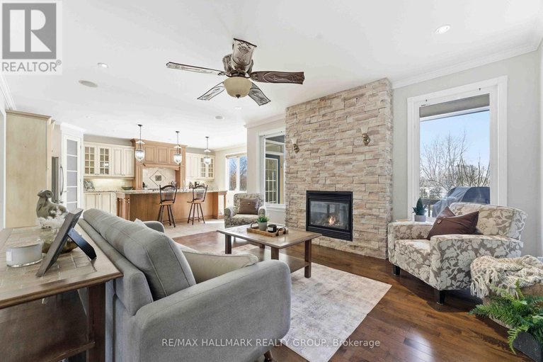 29399472/84-chanonhouse-drive/richmond/ottawa/ontario/K0A2Z0_9