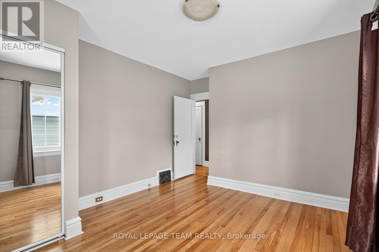 29121392/405-hamilton-avenue-s/civic-hospital/ottawa/ontario/K1Y1C9_24