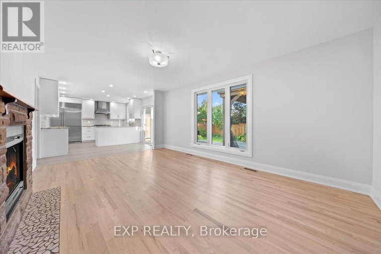 29043972/18-ivylea-street/craig-henrywoodvale/ottawa/ontario/K2G4X5_12